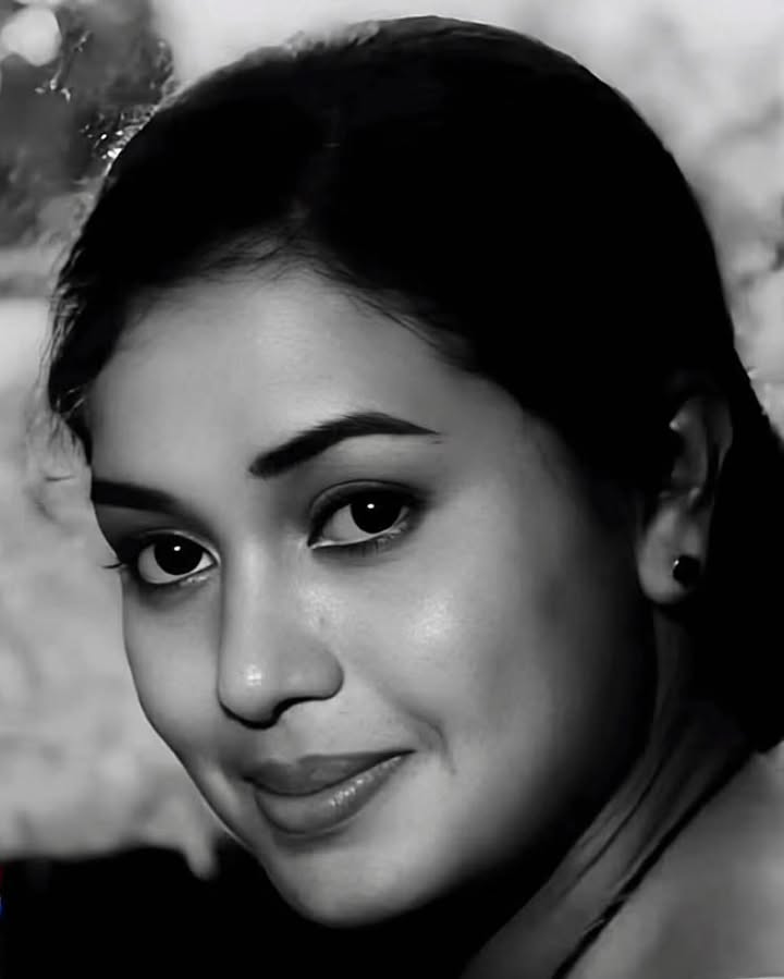 Today, we say goodbye to a true icon — Malini Fonseka.
She will forever be remembered as the timeless queen of Sri Lankan cinema, whose grace and artistry left an indelible mark on our hearts and culture.
Thank you for the powerful legacy you’ve gifted us — a path for many to follow and be inspired by.
You will be deeply missed.
May you rest in eternal love and light. 👸🏻🕊️🎬✨
#MaliniFonseka #QueenOfSriLankanCinema #RestInPeace #srilankanlegend