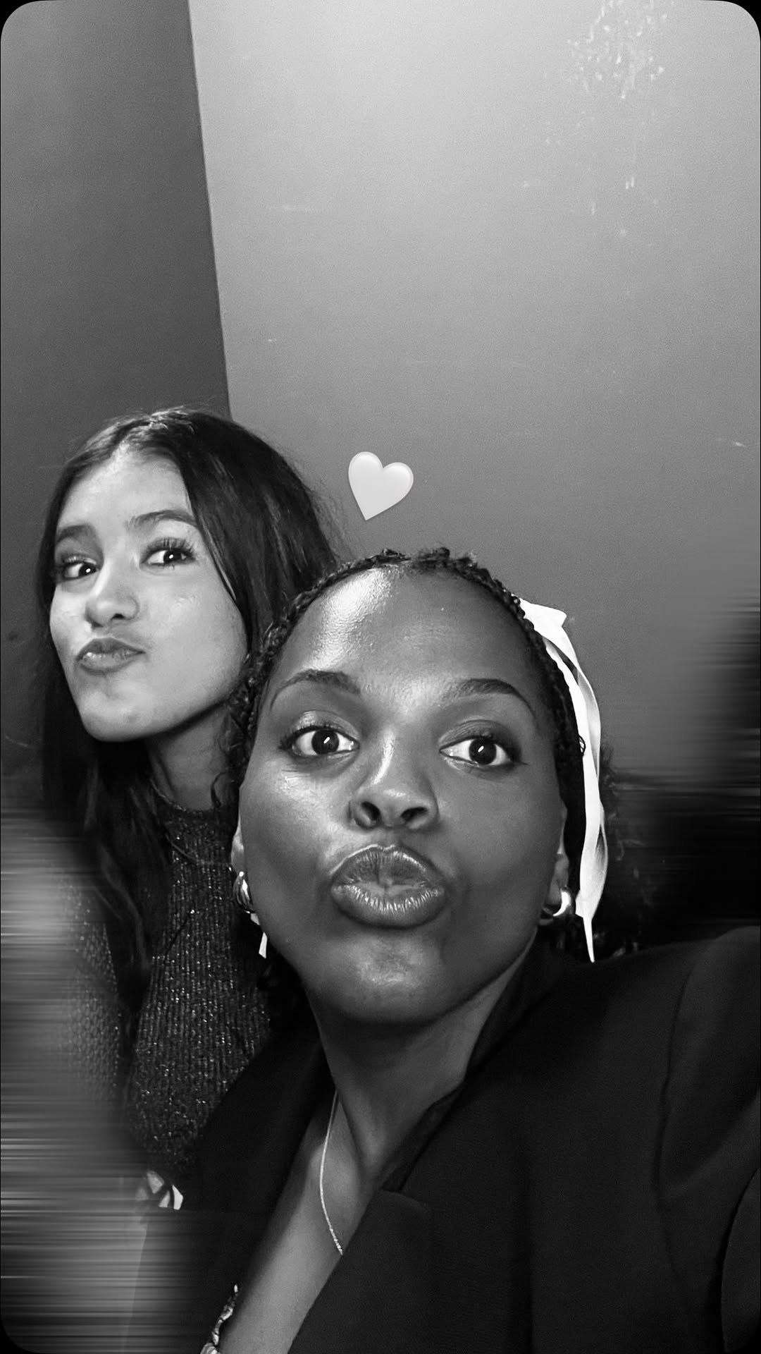 Le 23 mai 2025… un anniversaire pas comme les autres 🤩🩷
Je tenais à remercier @rtslaradiodusud pour cette soirée incroyable que je n’oublierai jamais 🥹
Merci à toi pour ta confiance @nicofbn_ 🫶🏽 merci au @rockstore pour l’accueil et cette magnifique scène (le son était incroyable 🤩).
@dixyeoff , @gaelgomez_off , @samara_thevoicekids10 et @serena_off16 , c’était un plaisir de partager la scène avec vous, j’ai adoré 😊🥰
Le public était en folie, merci à vous pour votre présence, vos mots bienveillants, mais surtout votre énergie 😁
Et pour finir, un grand bravo aux artistes @tomfrager @sylvainduthu et @christophe_mali_tryo
Sans oublier bien sûr, mon cadeau de la soirée : ma rencontre avec @mentissa_off 😍
Merci pour ta gentillesse et ta simplicité 🥹🩷
Je suis tellement reconnaissante de tout ce que la vie m’offre 🙏🏽🥹
Alors tout simplement MERCI 😘 #foryou #pourtoi #passionchant #thevoicekids10 #rts #rockstore #rockstoremontpellier #montpellier #mentissa #christophemali #sylvainduthu #tomfrager