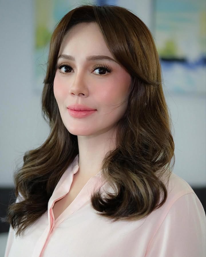 Sekarang zaman nya bagi-bagi or share , dikit dikit sharing .. Dikit dikit sharing 🙄 tapi tenang aja , aku gak akan membagi kamu sama yang lain kok 🤪 .. heheeheh okay cringe bye 🌹