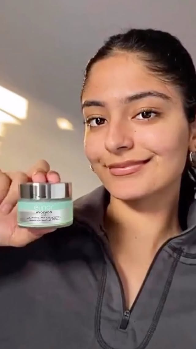 Give your skin a power-packed avocado boost – because you deserve nothing less than the best! 🌿🧡
Shop now
www.buyelinor.com
.
.
.
.
.
.
.
.
.
#elinor #elinorbeauty #elinororganic #explore #explorepage #fyp #skincare #skincareroutine #skincaretips #skincareproducts #organic #organicskincare #sulphatefree #parabenfree #sosfree #selflove #selfcare #glowingskin #bright #mask #orgaincproducts #summeressential #natural #avocado #healthyskin #happyskin #smoothskin