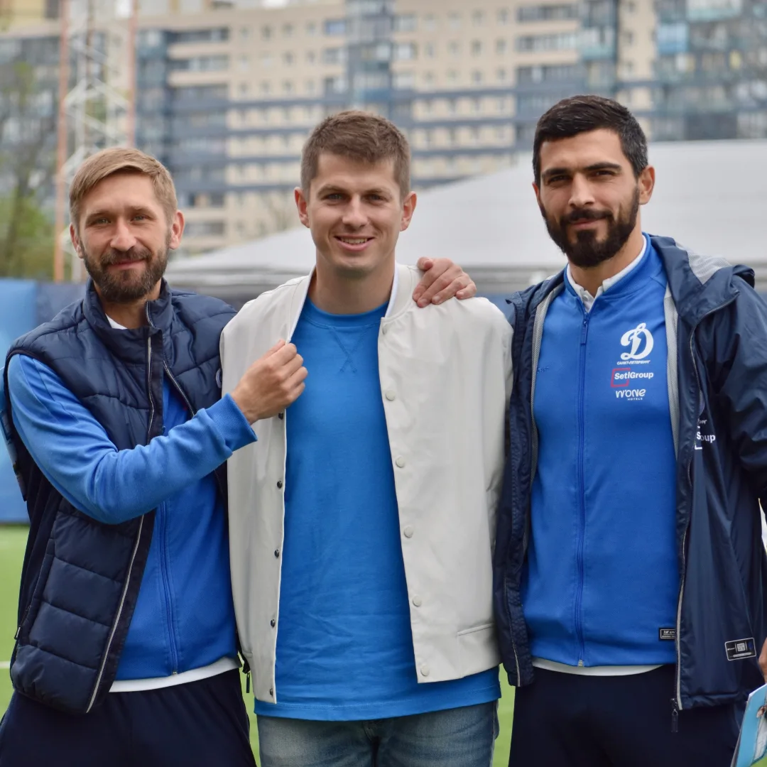 ⚪🔵