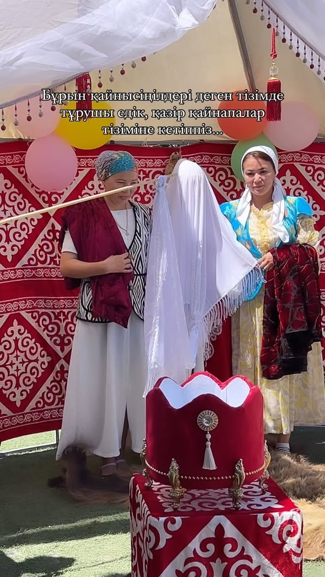 Бұл нені білдіреді😅құлаққа әзірге үрпідей тиіп тұрғаны😂