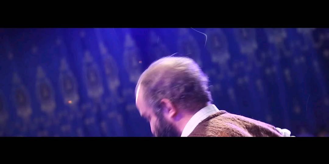 .
"نحن الفقراء الذين
أغناهم الله بحب الحُسين "
فقیرانی هستیم که خدا
با حُبِ حسین ما را غنی کرد..
.
.
#سلاحه_البکاء
#شب_جمعه_حرمش_حال_و_هوایی_دارد
#حاج_محمد_سهرابی
#امین_قدیم