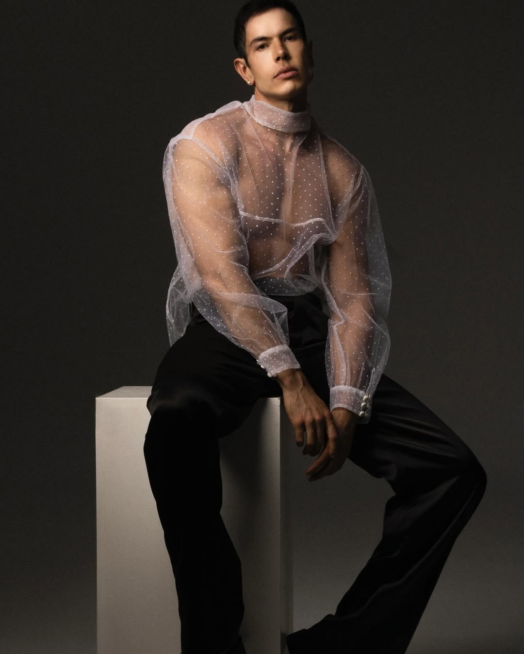 You donโt know me, youโre only imagining me.
A.Jodowowsky
TOTAL LOOK : Enrico Bompani @bompaniofficial
HAIR: Il Barbiere
PH : Rodrigo O.
@enricobompani
.
.
.
.
.
.
.
.
.
.
.
.
.
.
.
.
#menswear #mentalhealthmatters #menstyle #fashionstyle #modamexicana #actor #vintagestyle #vintageshirt #pants #marcofuriase