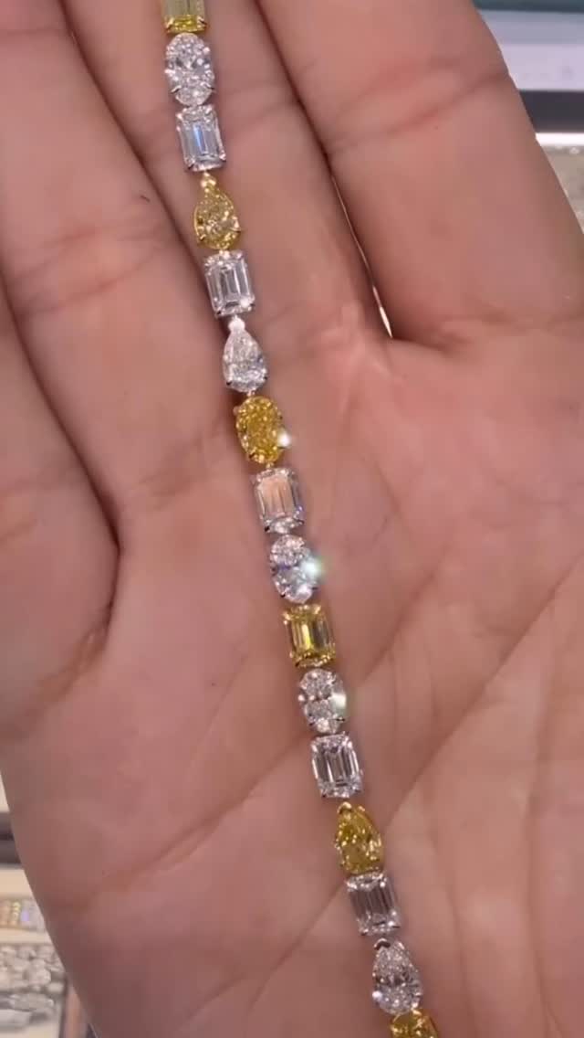 ๐ Luxury in Every Shape ๐
A breathtaking blend of fancy yellow and colorless white diamonds โ multi-shaped brilliance totaling 13.37 carats.
โจ Which shape catches your eye first?
#FancyYellow #DiamondBracelet #LuxuryJewelry #13CaratsOfMagic #FineJewelry #MultiShapeDiamonds #luxurylife #diamondjewelry #luxuryjewelry