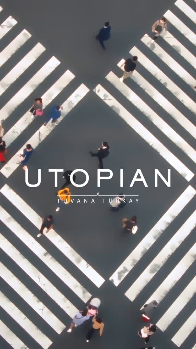 Utopian’ın yeni sezonunda yalnızca kıyafetler değil, çizgiler, tavırlar ve bakış açıları yeniden tanımlanıyor. Net formlar, cesur detaylarla buluşurken; her bir parça, modern yaşamın içinde kendine alan açan, kendi yolunu çizen kadınlara sesleniyor. Zamansızlığın, sadeliğin ve gücün aynı anda mümkün olduğunu hatırlatan bu koleksiyon, moda diline yeni bir cümle ekliyor.