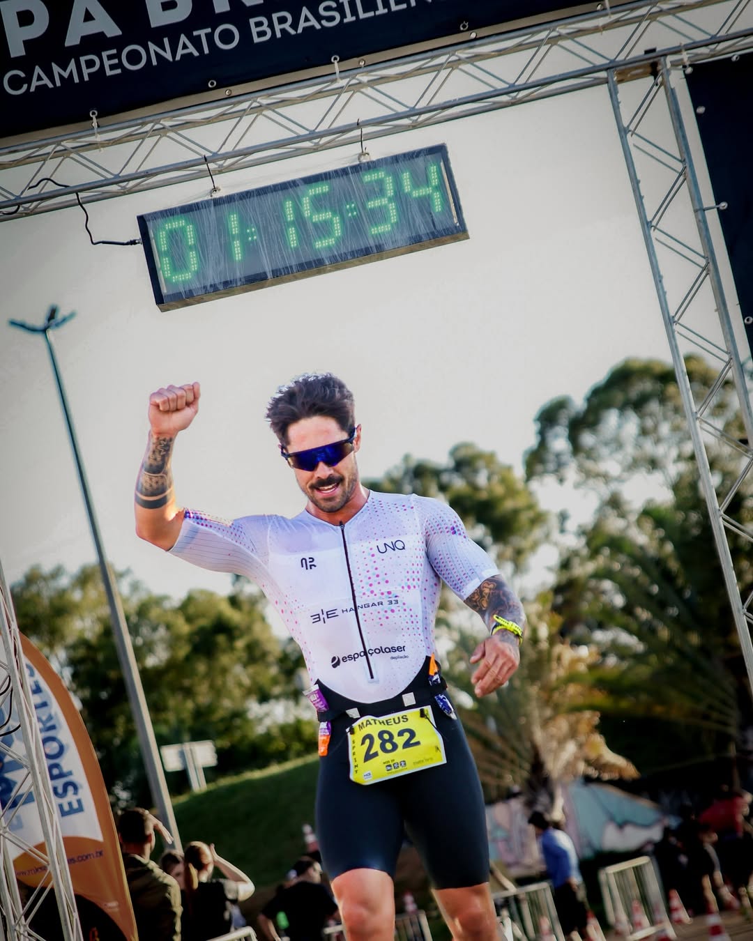 Campeão Sprint (25-29) 1h e 15min (17º geral)
Só eu sei quantas vezes precisei calar a voz do cansaço pra ouvir a voz do propósito. Quantas festas deixei de lado, quantas dores aguentei em silêncio, quantos treinos fiz mesmo sem vontade. A disciplina me fez seguir, a constância me fez evoluir… mas foi o amor pelo processo que me manteve de pé.”
E é por isso que eu continuo — porque eu sei onde quero e posso chegar.
Patrocinadores - @hangar_33 @espacolaser
Apoiadores - @academiaunique @ciclorexbikers @valbner.fisio
@dux.humanhealth @soudobro @meo.medicina
Fisioterapia - @dinamosfisioterapiabrasilia
Médico - @dr.osmarbezerra
Nutricionista - @larirussio
Assessoria - @g2t_performance