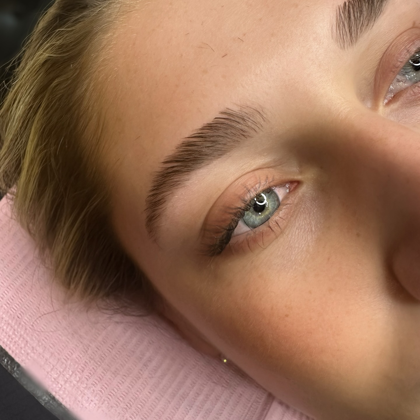 ✨ Lamination Transformation✨
Swipe➡️
Whether it’s brows or lashes, lamination gives that lifted, fuller, and flawless finish that lasts!
No makeup needed—just wake up and go. 🙌
🔹 Long-lasting results
🔹 Smooth, defined shape
🔹 Perfect for a natural, polished look