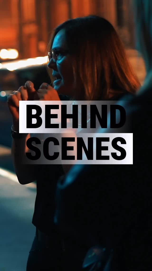 🎬 THE MOVIE BEHIND THE MOVIE
Llight, chaos, hugs, tension, music, rain, patience, cables, café… and magic.
Hicimos una película.
Y entre cada toma, hicimos recuerdos.
Bonnie Cartas dirigió.
Pero este reel… este es la película detrás de la película.
Donde el crew ríe, las actrices bailan, y el set se siente como en casa.
Para mí, otro proyecto del que me siento orgullosa.
Una prueba más de que sigo aprendiendo, creciendo… y enamorada del cine.
Este video es para el equipo que sostuvo la cámara, el micrófono, el mood.
Para cada luz ajustada, cada enfoque fino, cada “corre cámara” dicho en voz baja antes de que todo empiece.
Behind the lens – Lexi Steel
.
#mamáreinventada #cine #film #detrasdecamaras #makingof #behindthescenes #stillphotographer #erikabuenfil #michellerenaud #arytenorio #actress #actor #shotoniphone