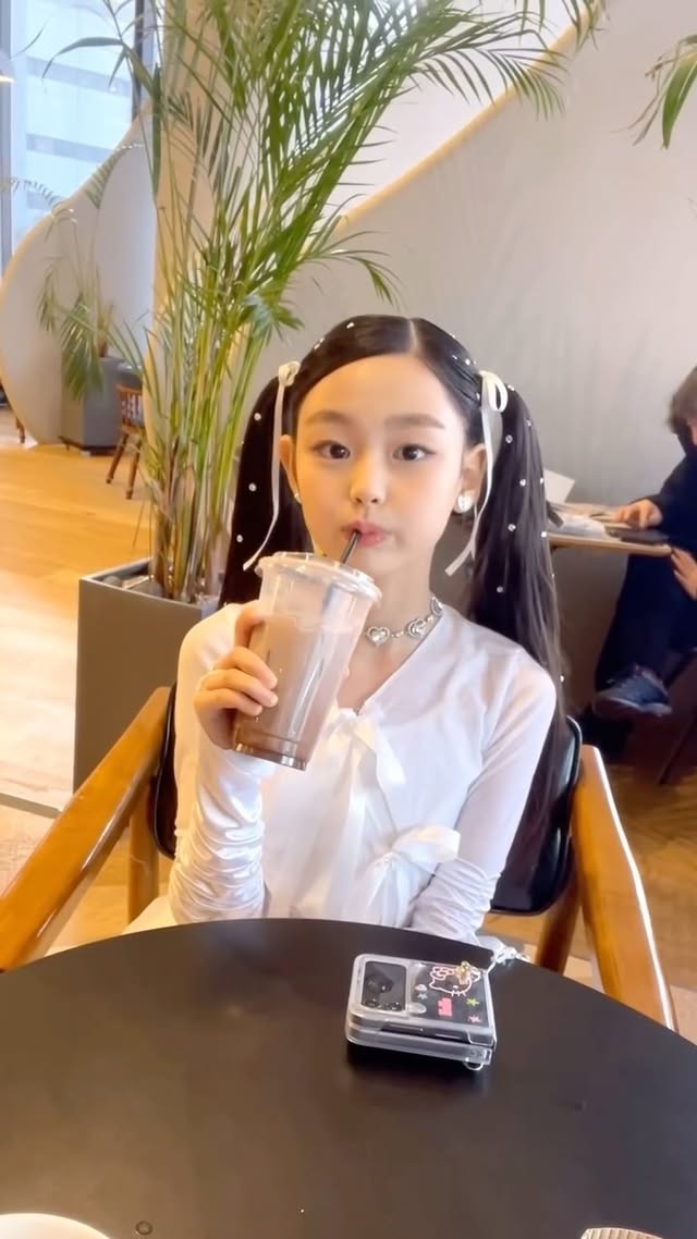 #아침마당 #촬영 #생방송
좀전에 초하는 방송촬영 재밌게
잘즐기고 나왔어요^^ 재미있대요😆😁🤟
오늘 방송보신분들 정말 감사드리구여!
못보셨으면 유투브나 사이트에서 봐주세요😍
초하오늘 하양하양 의상 해봤어요😊
예쁜가요?😆하트댓글 달아주세요❤️❤️
어제 방송도 봐주세요^^ #특종세상 #mbn
오늘정말 멋진 분들 많이 봤어요!! 두근두근🎀
#정초하 #방송 #방송촬영 #라이브 #리틀제니
#jungchoha #choha #초하 #kbs #kbs1
