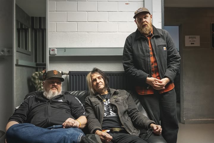 Just three singers @desertfest_berlin ⚡️💥
@fredrik.nordin
@dozer_band
@southernnihilismfront
@eyehategodnola
@arvgards
@greenleafband
📸 @andersoddsberg