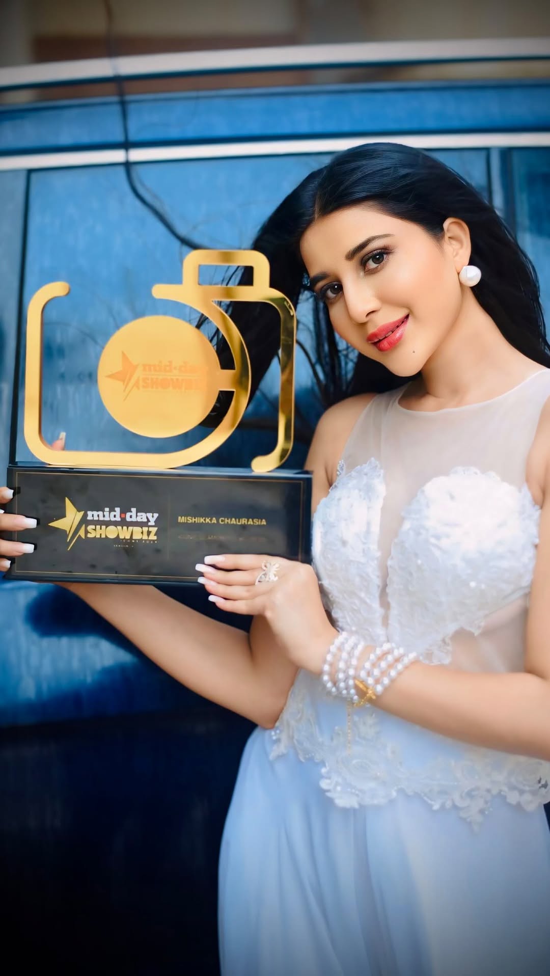 Thank you @middayindia for giving me this prestigious award “Iconic Glamorous Actress”
Thankyou @sharadkelkar @rahuldaiwik
But I would like to thankyou to my all fans who loved my style !!
.
.
#midday #awardwinning #awardnight #iconicactress