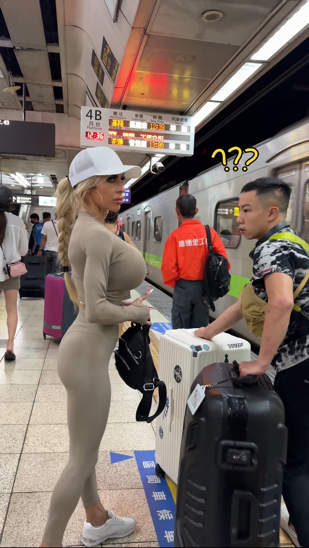 👀
#ootd #model #candid #funny #fail #leggings