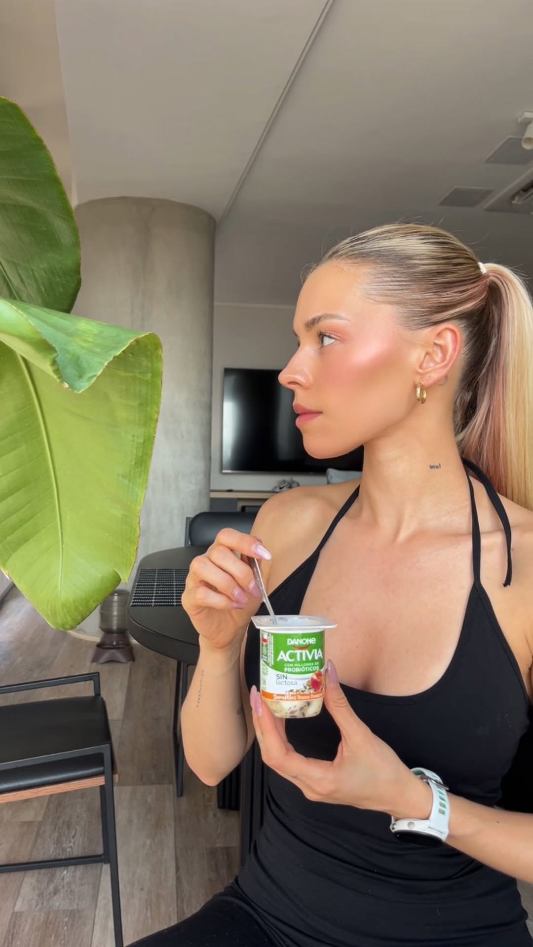 Mini vlogcito de mi día 🫰
Siempre me costó regular mi flora intestinal, me sentía hinchada y pesada… hasta que encontré el snack perfecto: los yogures de Activia @danonechile 💚
Los incorporé en mis colaciones y la diferencia se siente demasiadooo! me ayudan a sentirme más liviana, menos hinchada y mejor todos los días.
Además les tengo un dato! Activos tiene disponible una encuesta súper útil para entender tus hábitos y recibir una rutina personalizada de alimentación, manejo del estrés y ejercicio.
¡Se las dejo para que la hagan y me cuenten qué les sale! 🙌🏼
#activia #FloraIntestinal #minivlog #vlog #publicidad #entrenamiento #maraton #marathontraining #running #runner #runninglife #runninggirl🏃♀️