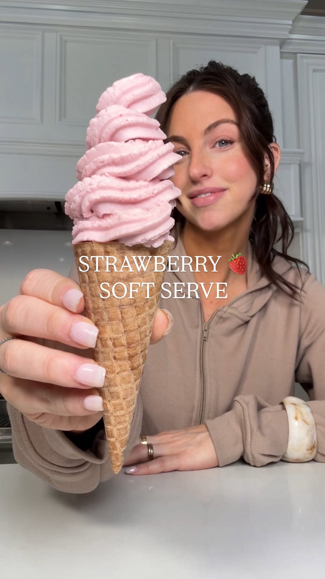 Dairy free strawberry soft serve 🍦 🍓 protein and fiber rich, and refined sugar free!
Follow @lainiecooks_ for more!
Ingredients:
1 can light coconut milk
1/4 cup freeze dried strawberries
3/4 cup fresh strawberries
3 tbsp pure maple syrup
1/4 cup vanilla protein powder (or 2 packets vanilla @feelingperdi)
Instructions:
wash and chop your strawberries. To a blender combine coconut milk, fresh strawberries, freeze dried strawberries, vanilla protein, maple syrup and blend until smooth. Pour the mixture into ninja creami pints and freeze for 24 hours. When you’re ready to eat, add it to your creami and run the soft serve and ice cream setting. If it looks too powdery or dense add a splash of milk and re-spin. Scoop or swirl into a cone and enjoy immediately.
#strawberrys #strawberries #strawberryicecream #ninjacreami #ninjacreamirecipes