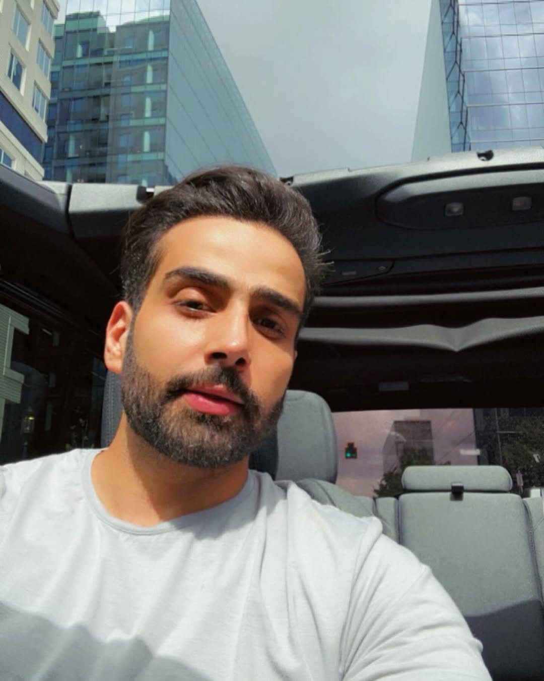 حبنا اجمل
قصة بهذا الكون
وعيونك حبيبي
احلى عيون
غرامي وعشگي
شي مجنون
انت احساسي
وعمري وكل دنياي
اريدك اليه
ضل وياي
هواي احبك
حيل اهواي
#اجمل_قصة #احمد_القيسي #fy #اكسبلور_فولو #ترند