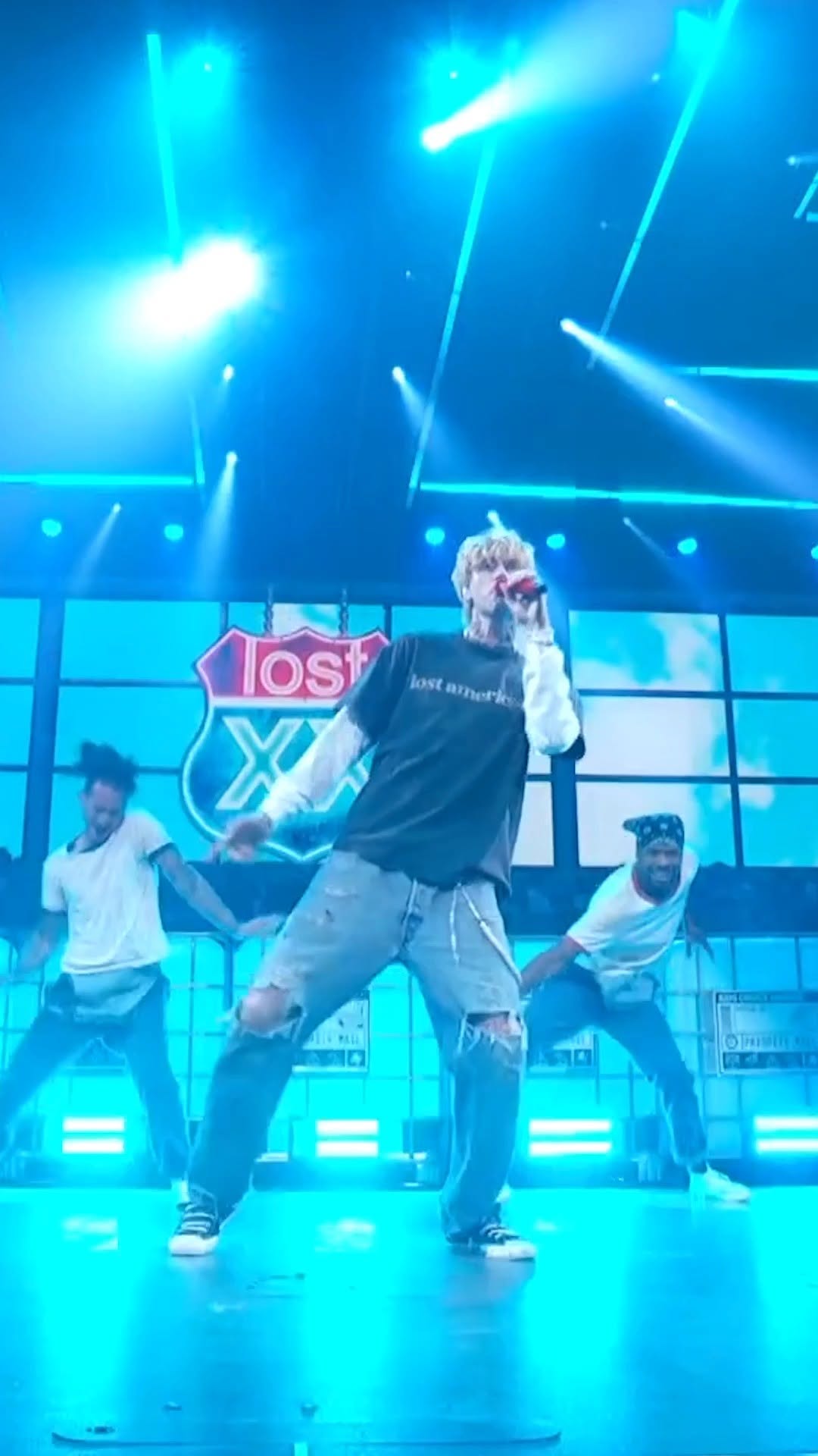 Ain't nothing clichè about @machinegunkelly's performance at the Kids' Choice Award! #KCA