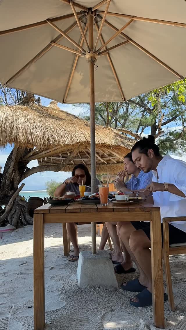 breakfast with my boys after a long night @pondoksantiestate