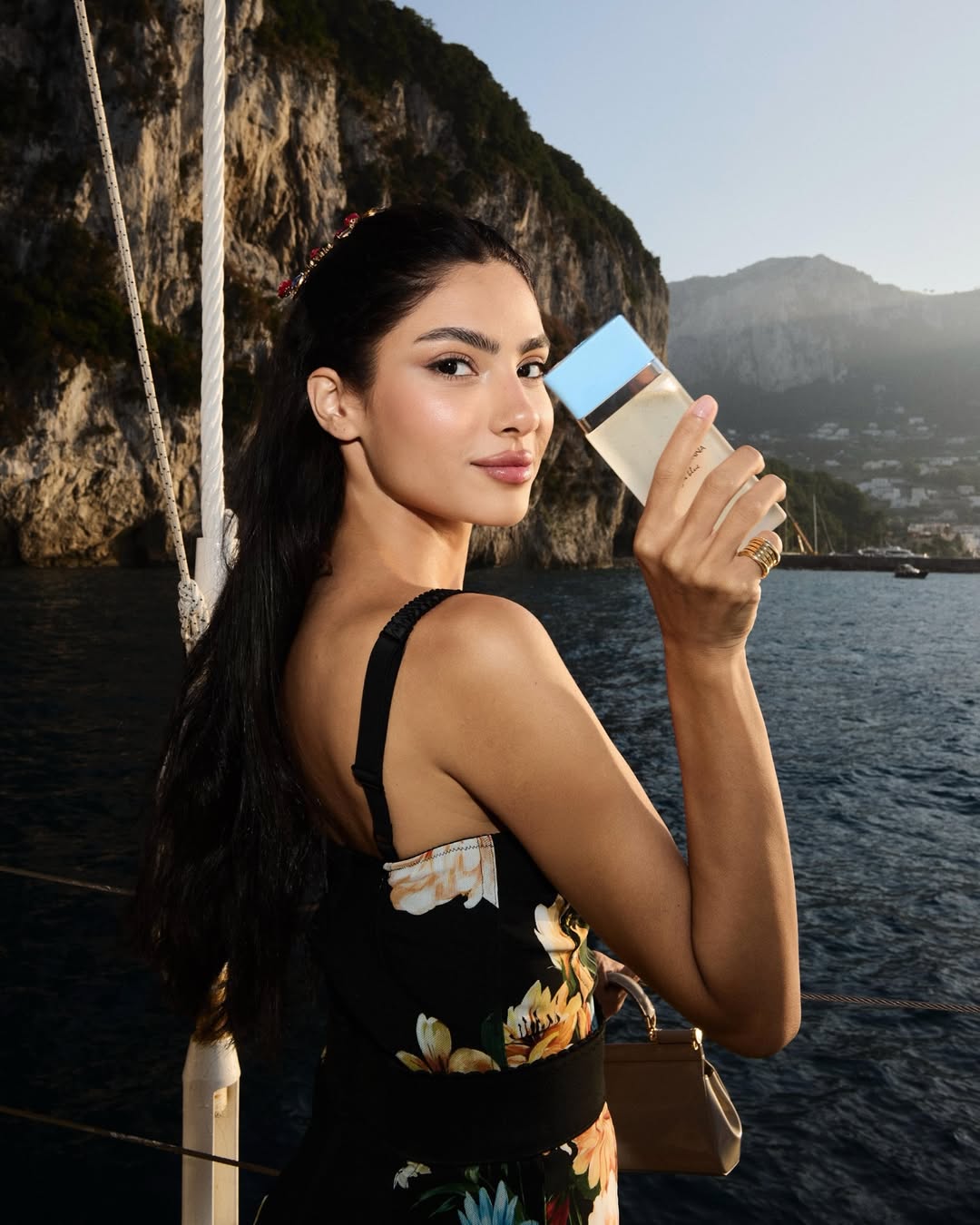 dreamy Italian Summer with @dolcegabbana_beauty wearing #DGLightBlue 🍋 🌊
#dgbeauty
