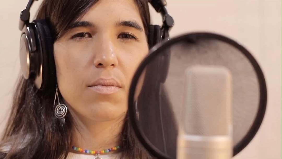 Finalmente saiu o vídeo cantando a música Think Of me, do fantasma da ópera, fruto de um caminho de aprendizados, desafios e descobertas
Tive a oportunidade de cantar essa música no casamento do meu irmão, sendo acompanhada pela orquestra da @produtora_bravo , ao qual muito agradeço, a todos da equipe
Quero agradecer também a minha professora de canto lírico da escola villa lobos, que me orientou durante o processo de ensaios no semestre passado, professora Renata Vianna sourenatavianna
Quero agradecer ao estúdio Gusdel @gusdelestudio por todo profissionalismo
Agradecer ao profissional Arthur Souza @arthurosouzaaa , que fez a edição desse clipe da melhor forma possível.
Espero que gostem! Gratidão
#musica #musica #canto #fantasmadaopera #phantomoftheopera #song #art #arte #arteevida