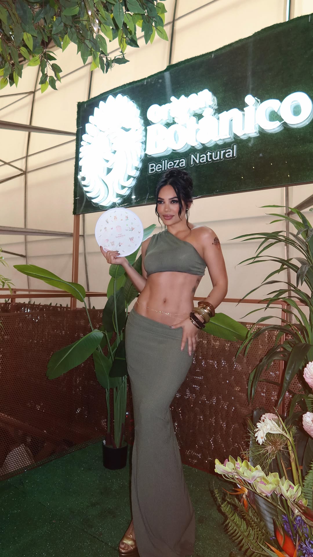 “Gracias por acompañarme en esta experiencia mágica con Ritual Botánico fue un verdadero honor representar una marca que cree en el poder de lo natural @ritualbotanico.co .
¡Todo fue un éxito y ustedes lo hicieron aún más especial! Los amo machi 🌿💫”