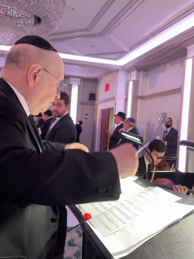 Scroll through this beautiful wedding night with @moshetischler and enjoy!