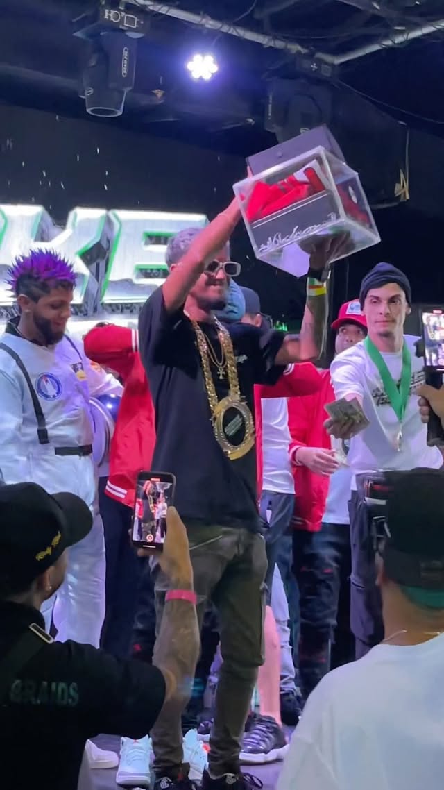 THE MOVIE BARBERSHOP 1er LUGAR EN BIG 3 EN LA COMPETENCIA MÁS DURA ESTE AÑO 2023 @makeyourstory_sgg @saucegoyagang @youngbarberpr_ @barber_aleking @darielthebarber @3men2barbershow #barberpost #barbers #barberos #florida #orlando #miami #kissimmee #barberbattle @jay_majors gracias a dios por este logro y a todos los que nos apoyan esperen más de nosotros