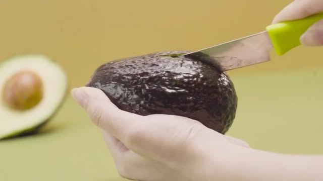 Organist Avocado & Quinoa + Biotin Root Strengthening Shampoo😍❤️
-Organist avakado🥑 va quinoa + biotin ildizini mustahkamlovchi shampun.🧴 Vitaminga boy avakado, oqsilga boy quinoa va biotin o’z ichiga olgan shampun bilan ingichka☹️ kuchsiz sochlarni yaxshilang.
-Tarkibida🧉 zaytun moyidan (kaliyli olivit) o’simlik🌱 asosidagi tozalovchi ingredientlar mavjud bo’lib, mikro-kislota formulasi bilan sog’lom soch, teri va pH darajasini saqlaydi.
-Sintetik🧬 pestitsidlar va sun’iy o’g’itlarsiz o’stirilgan o’simlik tarkibiy qismlarining mohiyatini o’z ichiga olgan formula bilan bosh terisi va sochlarning yog’li namlik muvozanatini saqlashga yordam beradi.✨
-Silikon, yog’li sirt faol moddalar, hayvon🦩 yog’i, paraben va boshqalarni o’z ichiga olgan 10 ta kimyoviy qo’shimchani o’z ichiga olmaydi.
@lg_cosmetics__uz
#professional #shampoo #uzbekistan #korea