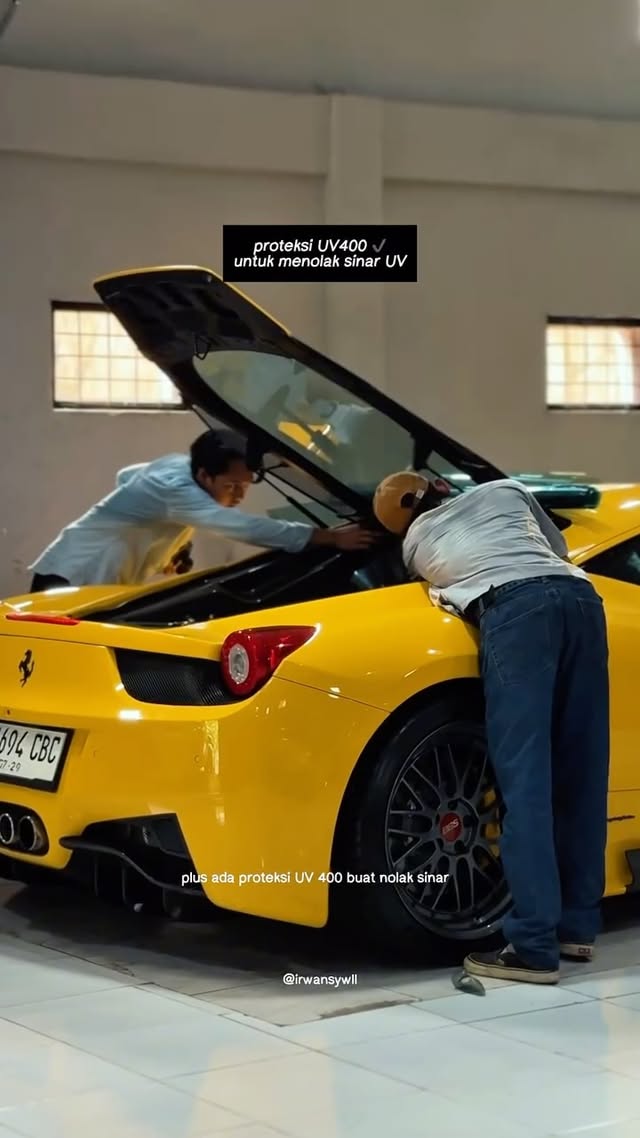Ganti kaca film = level up penampilan! 😎🔥
Kali ini gua bawa si ganteng Ferrari 458 Italia ke Luxury Auto Parts buat upgrade tampilan + kenyamanan pake Deluxe Window Film 💯
✅ Kaca film 20% – pas banget buat look elegan
✅ Tolak panas 99% – mobil adem terus!
✅ Night Vision – nyetir malam tetep jelas
✅ UV400 Protection – kulit & interior aman
✅ Garansi 7 tahun – no worry jangka panjang!
Makin ganteng, makin futuristik, makin siap jalan-jalan 😍
Langsung gas ke Luxury Auto Parts kalau lo juga pengen kaca film sekeren ini! 💥
🎥 Tonton sampe akhir buat liat hasil akhirnya!