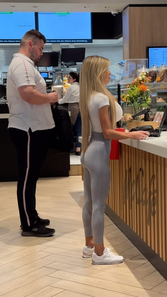 On my way to this McDonald’s in Vienna, a guy came up and asked me if I was the girl who is famous for just standing in line 😏…. Guilty 💁🏼♀️
-
-
#ootdfashion #ootd #mccafe #legs #fastfood #leggings #coffeetime #starbucks #funny #timhortons #funnyvideos #coffee