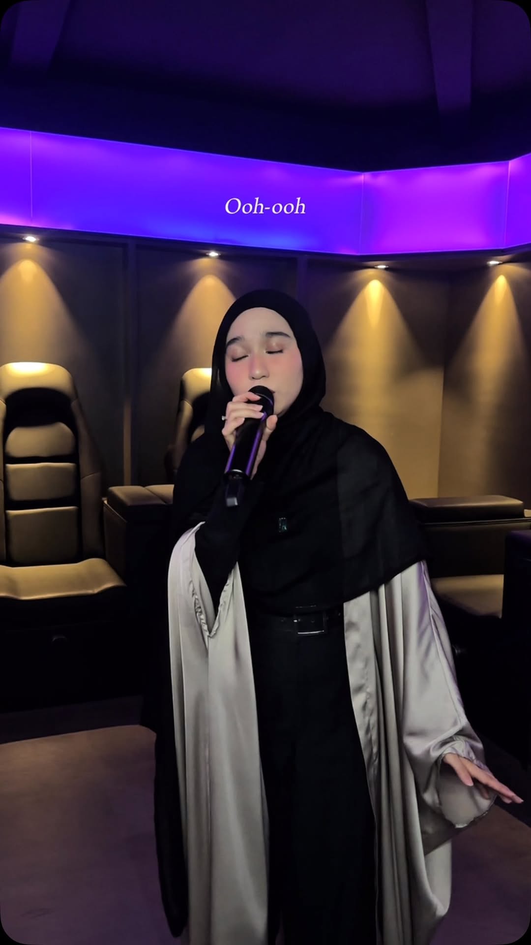 In todayโs little karaoke session with my all time fav, Minefields by @faouzia ๐ค