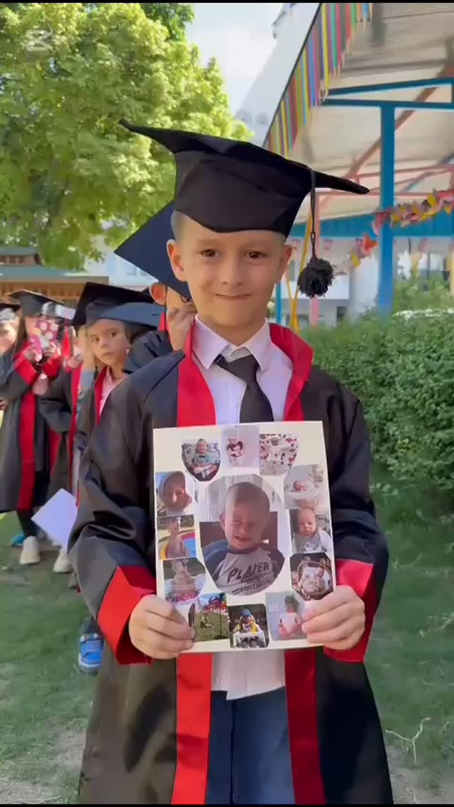 Kuzeyim mezun oluyor ....
O kadar güzell bir 2 yıll yaşattiniz ki herşey için ve tüm emekleriniz için çok teşekkür ederiz parlayan yıldızların canı öğretmenimiz @zehradinceldemir sizi çokk özliyeceğiz 🙏💐💐