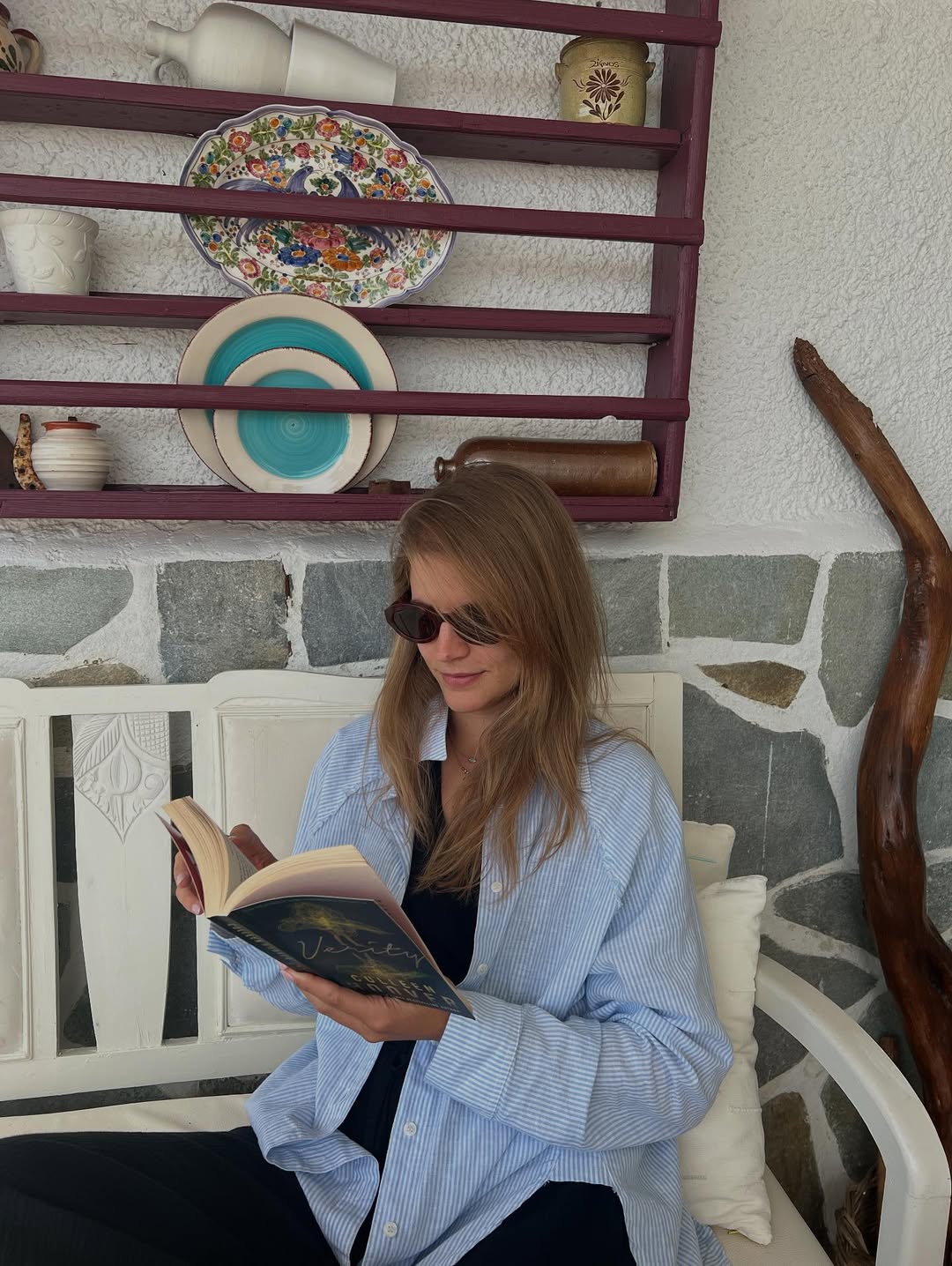 Pretending I’m reading, it’s just for the click 🦋
@dirtylaundry.gr