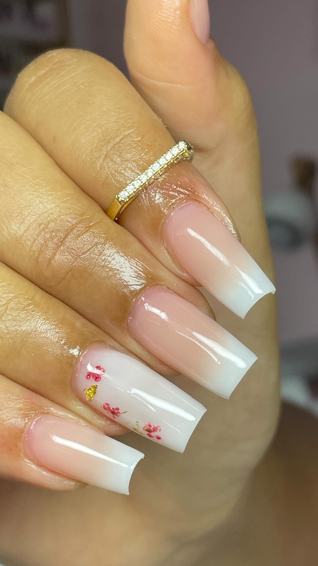 Detalhes ✨ . . #explore #explorepage #unhas #nail #nailart #nails #nailsofinstagram #encapsuladas #recife #fyp #unhasdecoradas #unhascomgliter💅💅💞 #unhasalongadas #alongamentodeunhas #nailsnailsnails #naildesign #tips #molderusso #fibradevidro #volia #unhasperfeitas #viralvideos #viral #manicure #carlinhosmaianotvz #deolanebezerra #jaboataonoticias
