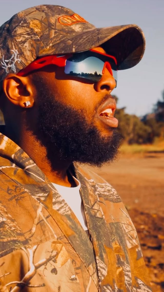 ON MY MAMA ZAY MASHUP 🔥🫣
Was gone wait til tomorrow but let’s do it nowwww 😎
So Fresh So Clean - @outkast
On My Mama - @victoriamonet
Flawless - @beyonce
Suga Suga - @Babybash
👕 🧢 : @thecooltableclothingco @marvin_morris_iv
🎥 : @sheopatra_ @sheoshotit
Engineered by @pigeeproductions @gabepigee
I love y’all so much !! SHARE , LIKE , COMMENT 🫶🏾
