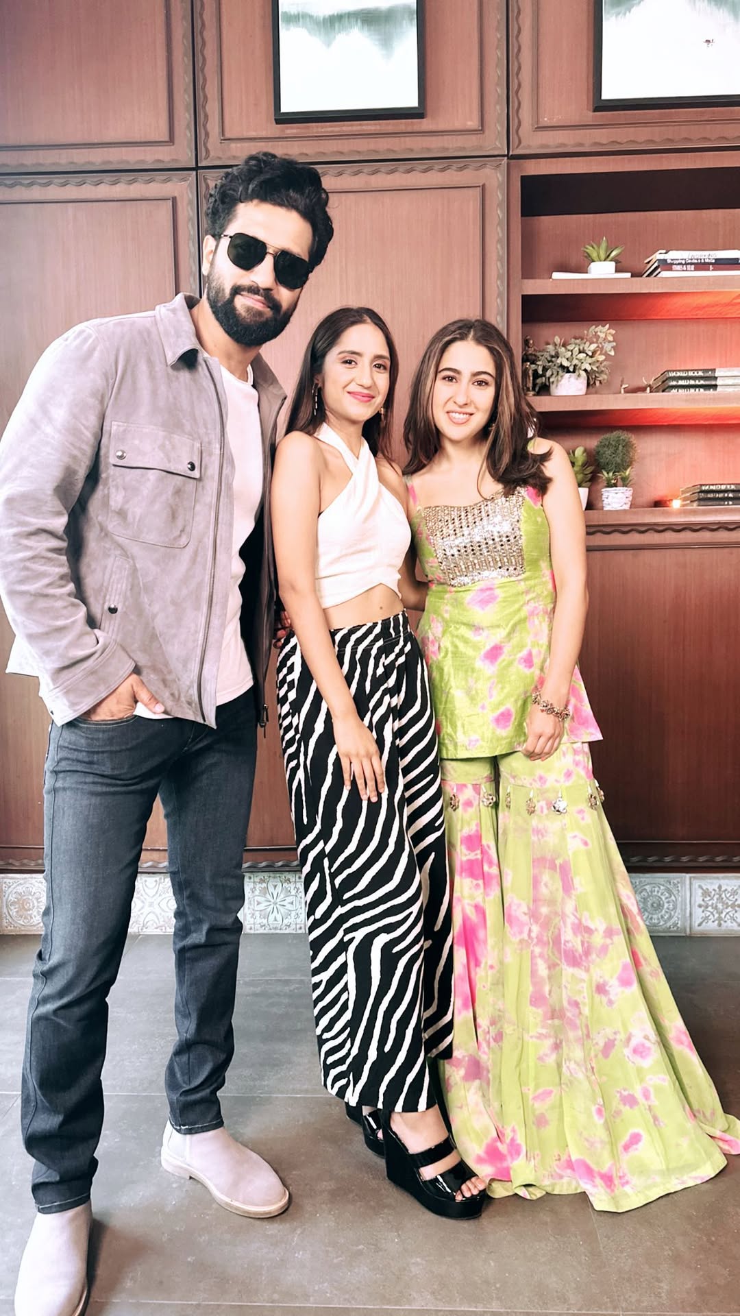#TereVaaste #ZaraHatkeZaraBachke #babytujhepaaplagega
@vickykaushal09 @saraalikhan95 @ruelhiphop @sachinjigar @varun_wave @iamshadabfaridi @officialaltamashfaridi @amitabhbhattacharyaofficial