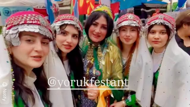 .....Aylar Kaviani Platformu
..... Amacı Qashqai kültürünü ve sanatını tanıtmaktır.
Qashqai kültürüne yardımcı olur, Türk dünyasının birbirleriyle iletişim kurmasını sağlar ve alfabetik birlik yaratmayı amaçlar.
Çok güzel sağlık 💐🌹🩷