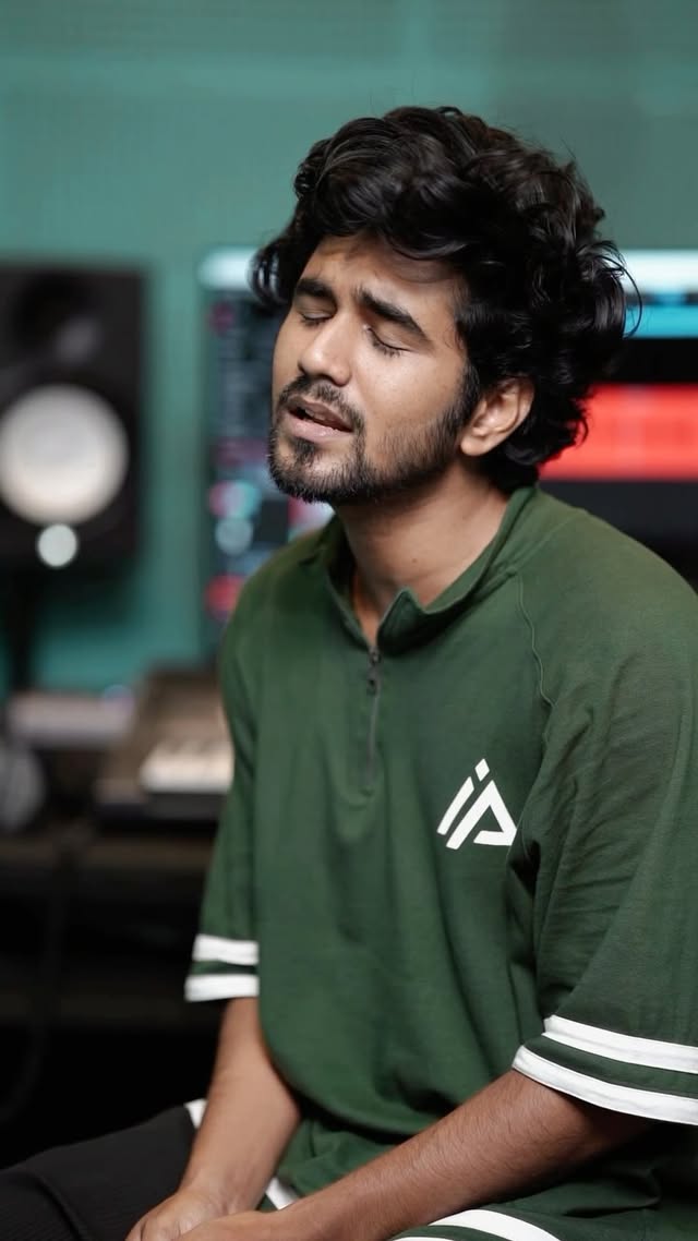 ഇതളെ നീ സ്നേഹതീയിൽ വാടി തീരല്ലേ❤️