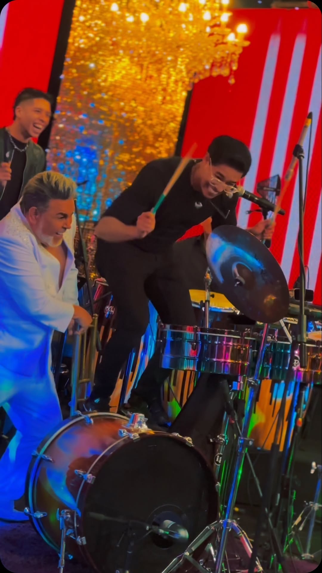 @tonysuccar incendió el set de @sabadoconandres en un solo de percusión qué hizo vibrar a todos 🔥 🙏🌹