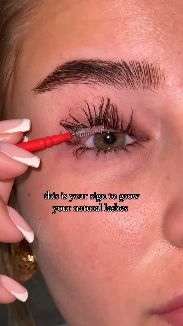 Take this sign and grow your lashes! #beauty #beautyblogger #beautycommunity #beautyroutine #beautylover #beautygram #beautylash #makeup #makeupblog #makeupobsessed #makeuplover #makeupaddict #makeuplashes #lash #lashtips #lashqueen #lashtipsandtricks #lashpro #lashmaster #lashes #lasheslasheslashes #lashesofinstagram #lashesoftheday #lashserum #lashserumresults #ourbeautyworld
