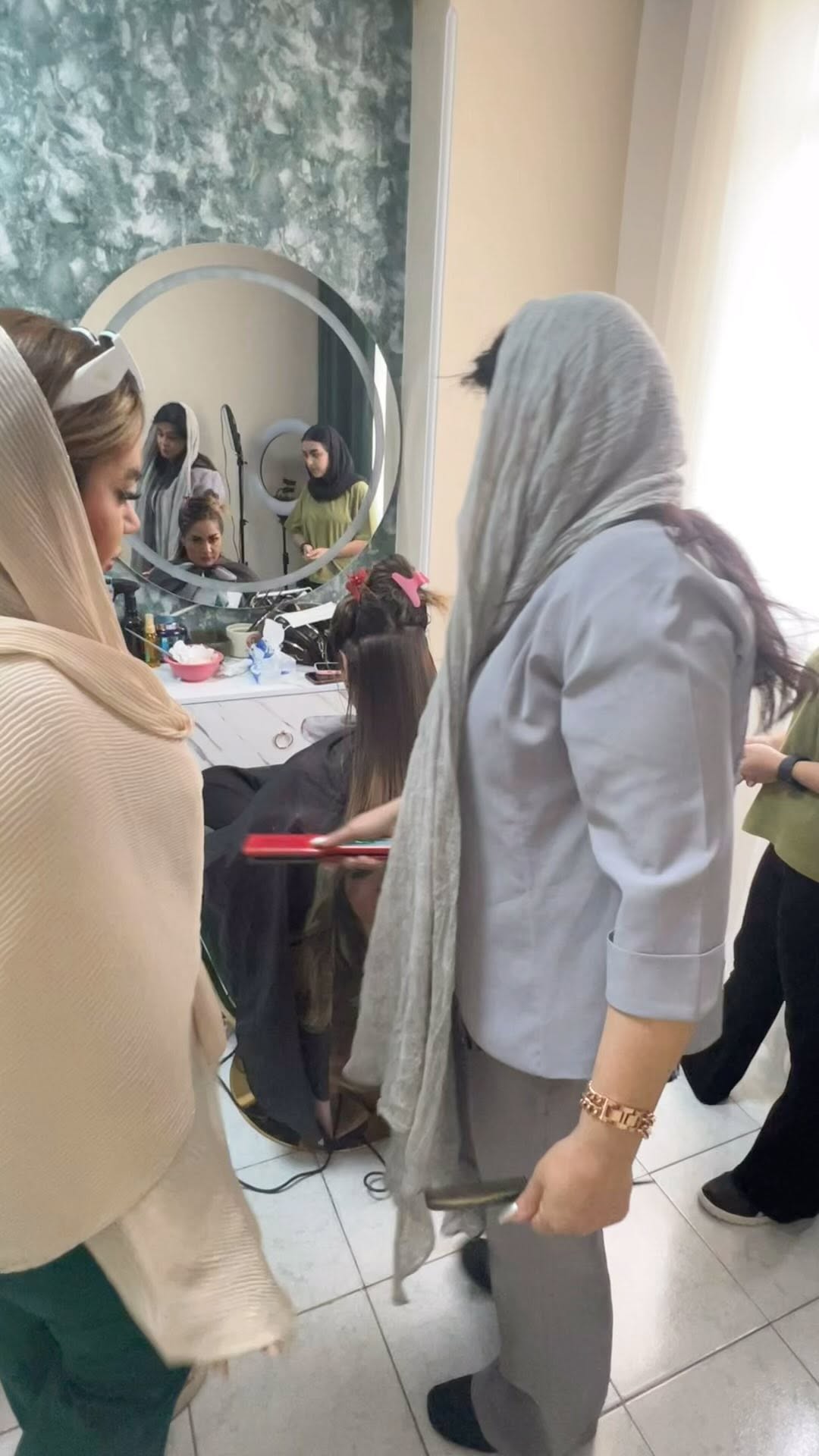 کلاسهایه آموزشی تخصصی صفر تا صد کراتین و احیا در مجموعه ما به راحتی میتونید به دنبال علاقتون آموزش ببینید و وارد بازار کار بشید🌹🌹-
-#آموزشکراتینمو-#آموزشرنگولایت-
-آموزشفرششماهه-#آموزشاحیاوکراتبنموتهران-