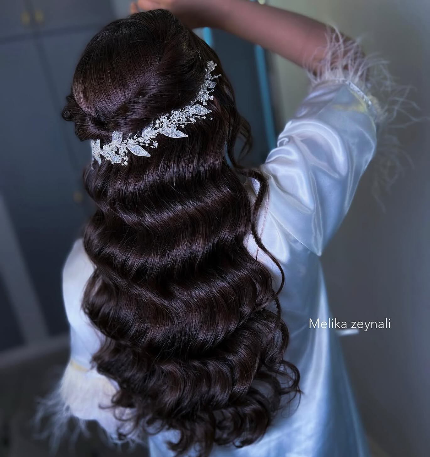Hollywood waves are always among the best choices.😍 #Hollywood #bride #wedding