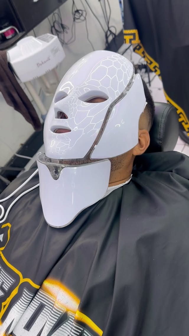 Un servicio V.I.P ⭐️⭐️⭐️⭐️⭐️
Para cobrar bien tienes q justificar con un buen servicio 💸
Sabios consejos 🤓
@the_movie_barbershop
@papito_blessedhands
#haicut #barberos #barberoslatinos #barberosdelmundo #barberosvenezolanos #barberoscolombianos #barberosunidos #barberosdelmundo✂💈👏👏 #grandesbarberos #roldausa #usa #orlando #miami