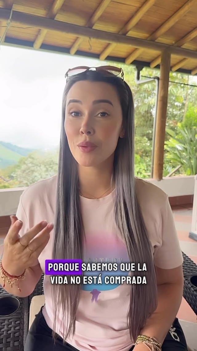 Apóyenme con sus votos para entrar a la casa de los famosos colombia. Las votaciones se cierran a las 4 pm. Estamos cerca de lograrlo😻 www.lacasadelosfamososcolombia.com