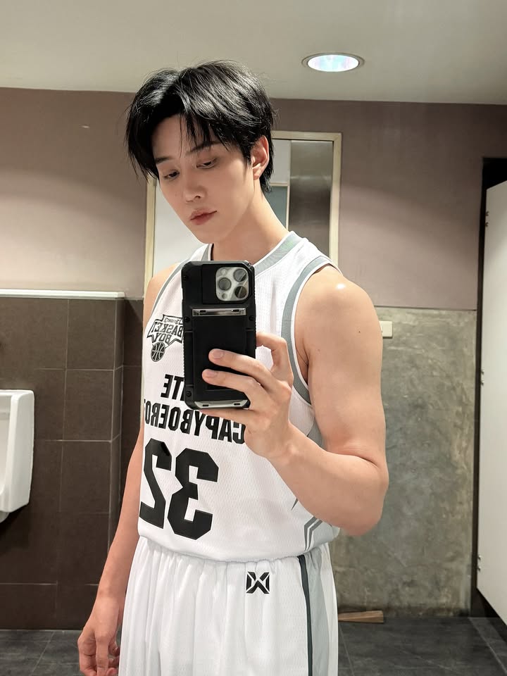 BOUNCE เข้ามาทักกันหน่อยดิครัช 🏀
.
.
.
#m1keangelo #reels #reelsinstagram #fyp #fypシ #foryoupage #foryou #asian #instagram #instagood #ไมค์พิรัชต์