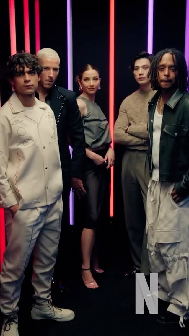 These looks alone might call for a bounty raise, Straw Hats! 🏴☠️ Word has it this photo shoot sent ripples through the Grand Line! 😆🌊