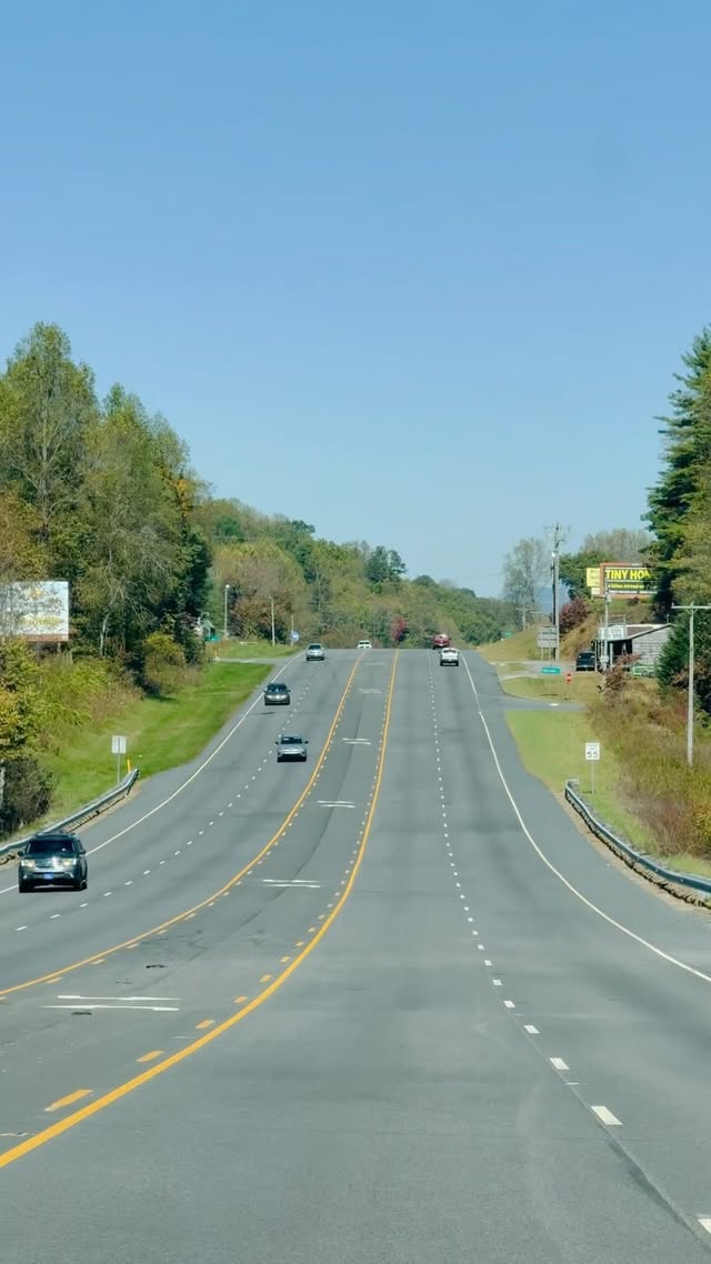 Road trippin’ from Jacksonville to the Smoky Mountains 🍁🚗 Epic fall adventure with my brother and sis-in-law, capturing every scenic view along the way! #fall #familytime #smokymountains