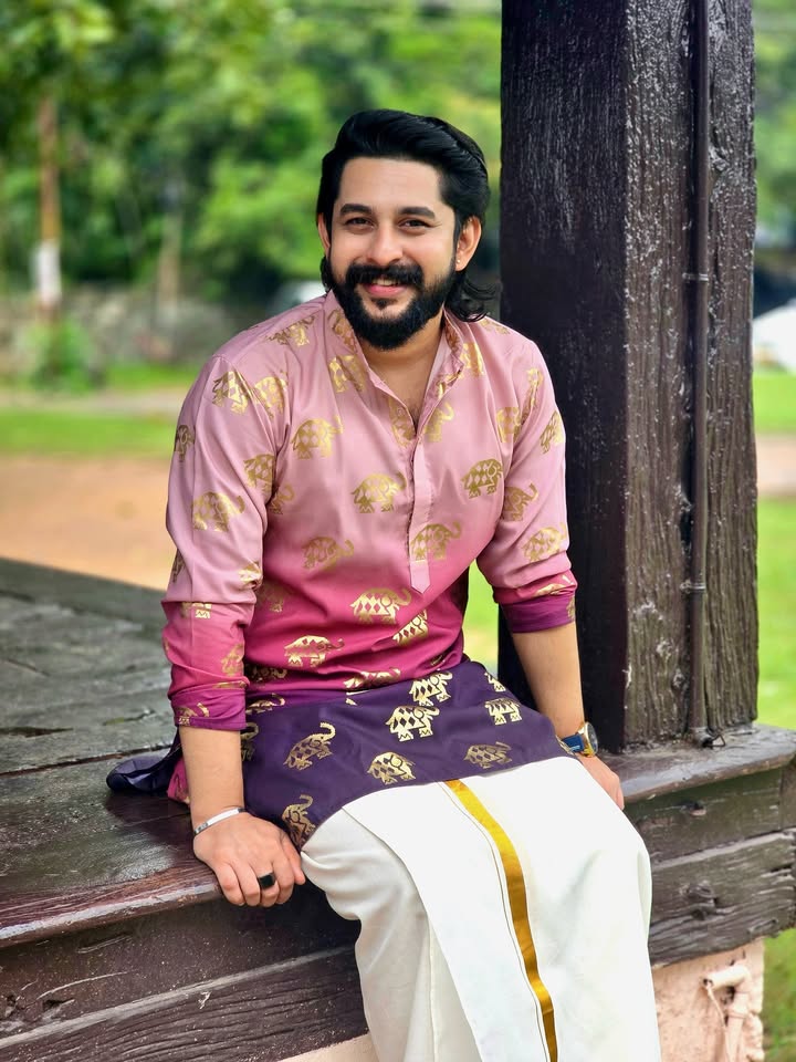 Classics never go out of style 🌟
#instamood #insta #traditionallook #fashion #trending #instagramhub #traditional #culture #actor #seriallife #temple #traditionalwear