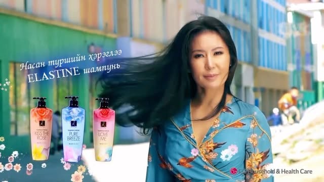 Koreyaning LG Household & Health konsernining Elastine seriyali parfyumlangan Pure Breeze,🪷
Kiss The Rose🌹,Love Me💐 shampunlari sochlarning elastikligini tiklaydi - bu g’amxo’rlik🌾 va har bir tomchida💧 sevgining romantik pardasidir.
-Shampunning xushbo’yligi geranium, oq choy, vodiy nilufar🌷 suv nilufar🌸 sadr daraxti🌳 mushk, atirgul🥀 va yangi o’rmon😶🌫️ gulining mevali🍎 va gulli notalariga ega.
-Maxsus tarkibi tufayli shampun suyak to’qimasini tiklaydi, ularning elastikligini, porloq va silliqligini oshiradi. Zararlangan🫠 sochlarga g’amxo’rlik🤗qiladi va ularni oziqlantiradi.
-Tabiiy o’lmas yog’i charchagan va shikastlanga⛑️sochlarni tiklaydi🤩
Shea yog’i va o’lmas o’simlik yog’i sochlarni ishonchli himoya qiladi, oziqlantiradi va vitaminlar bilan ta’minlaydi.💪🏻
Usul: Shampunni🧴 etarli miqdorda nam sochlarga surting, ko’piklang🧼 bosh terisi va sochni yumshoq massaj qiling💆🏻♂️ o’rtacha tezlikda suv bilan yuving💦
Hajmi: 600 ml
@lg_cosmetics__uz