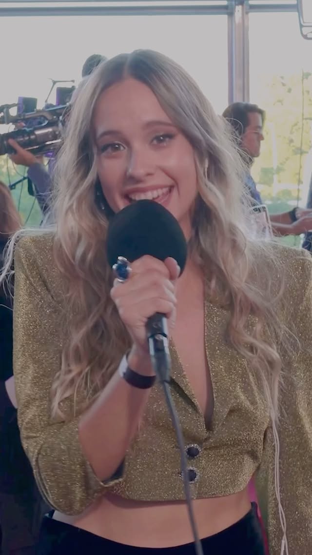 Madre mía. Lo que viví ayer en la alfombra roja de los LATIN GRAMMY no se puede explicar con palabras. Estoy agradecida a niveles estratosféricos✨🥹
Viva la música y viva mi tierraaaaa 🤍
Y viva Wanabeto, Spoky, Alfonso MVP, Jose el cámara y todo el equipazo que había detrás🍀
QUE BONICOS TODOS LOS ARTISTAS CON LOS QUE HABLÉ QUÉ ILUSIÓN MÁS GRANDE
@viveandalucia #LatinGrammy #ad